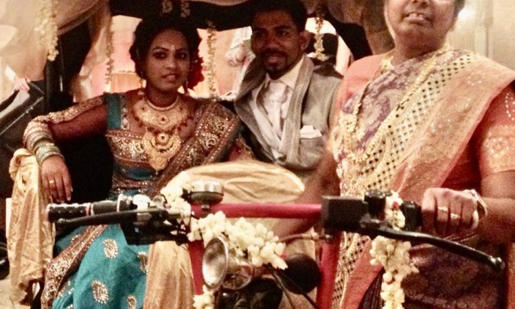 Mariage indien en vélotaxi vélo-taxi rickshaw  - Active Guides Paris